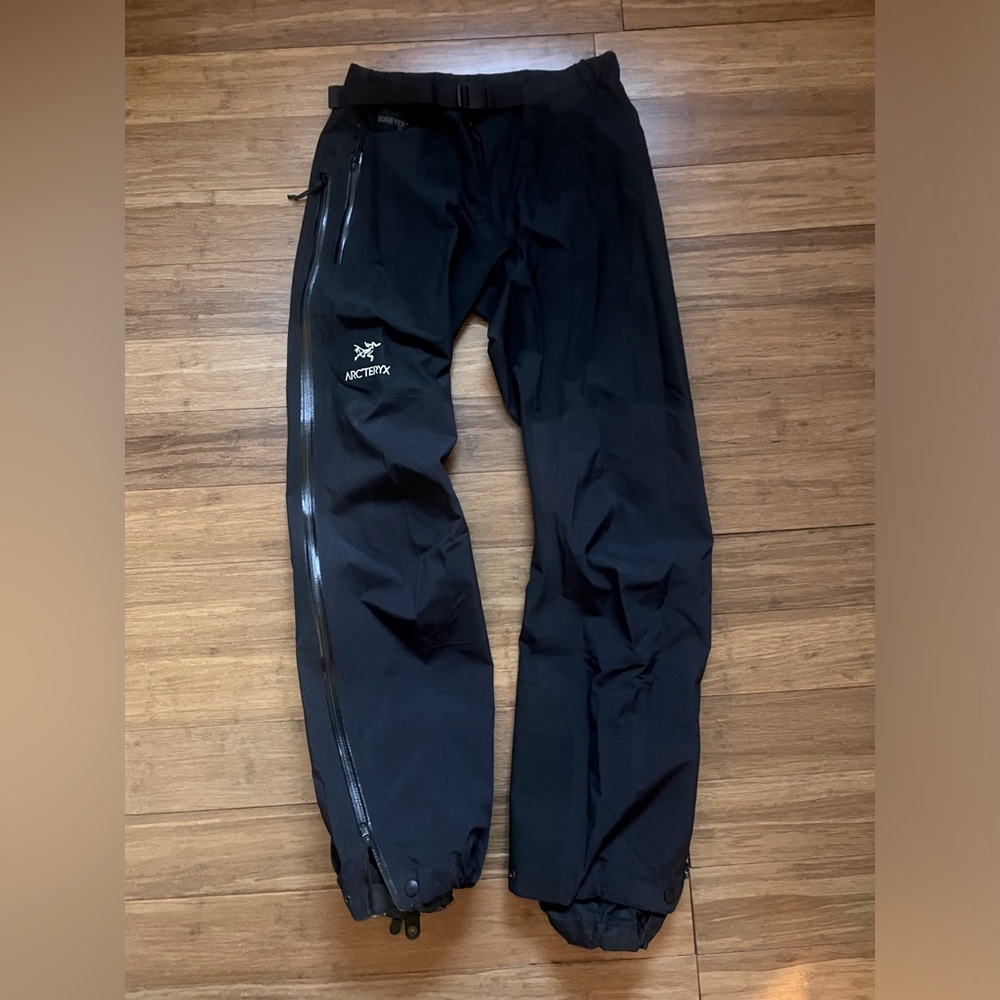 Arc’teryx Ski/snowboard shell pants (women’s SMALL) full length zip